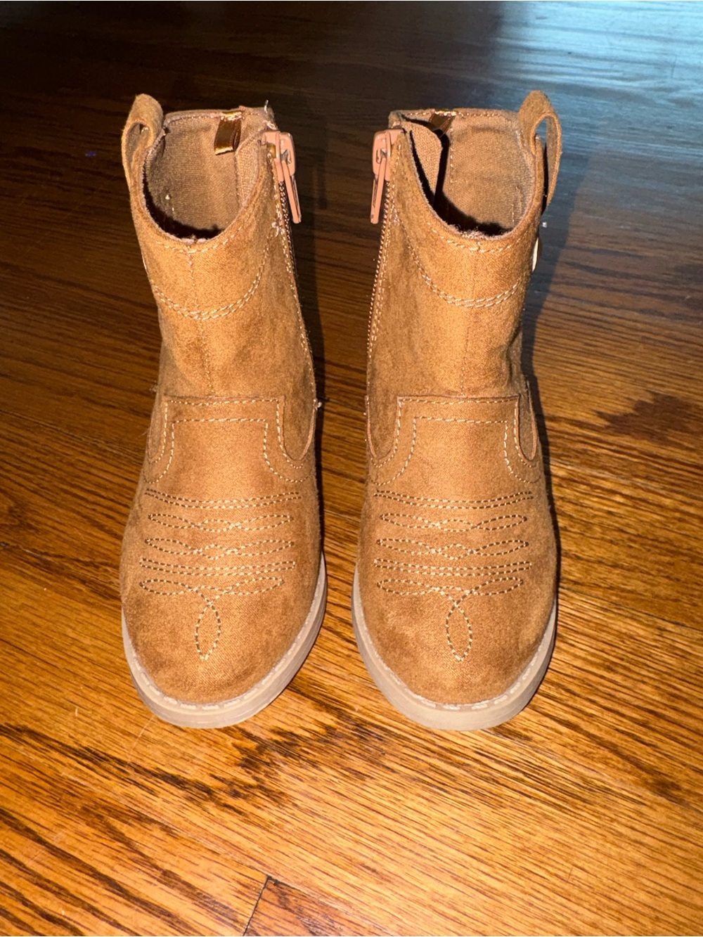Old Navy Faux Tan Suede Western Ankle Boots Gold Heart Detail Sz7